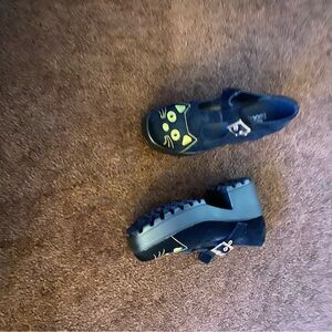 Koi footwear